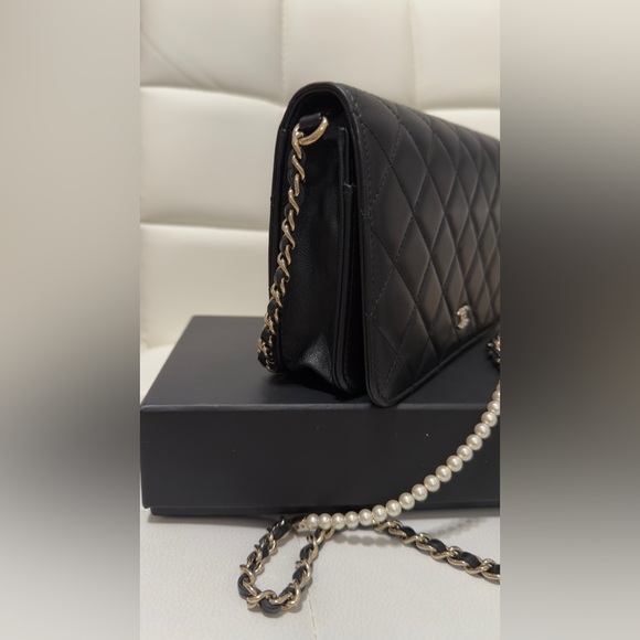 😍👜Chanel Iridescent Lambskin Quilted Pearl Wallet On Chain WOC Black - Picture 12 of 15